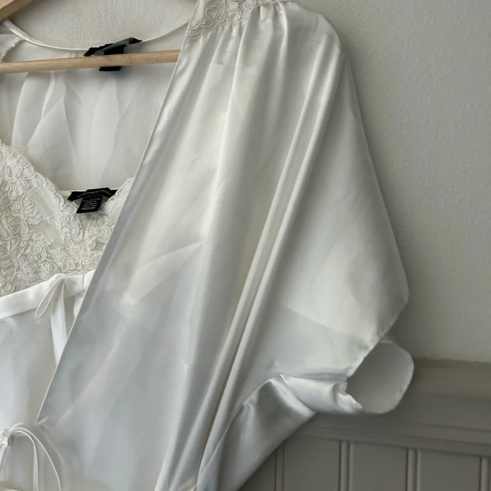 Vintage Jones New York Medium Lingerie Set White Lace Matching Robe
